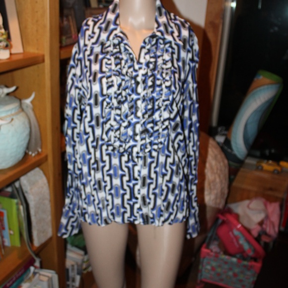 tuxedo front bell sleeve button front blouse M EUC - Picture 3 of 7